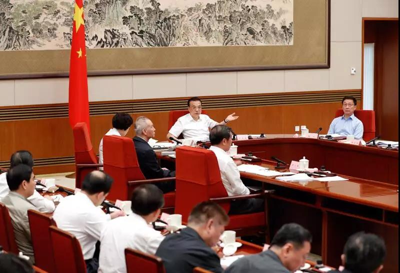 李克強(qiáng):推動燃煤電廠和鋼鐵產(chǎn)能超低排放改造 促進(jìn)工業(yè)爐窯全面達(dá)標(biāo)排放